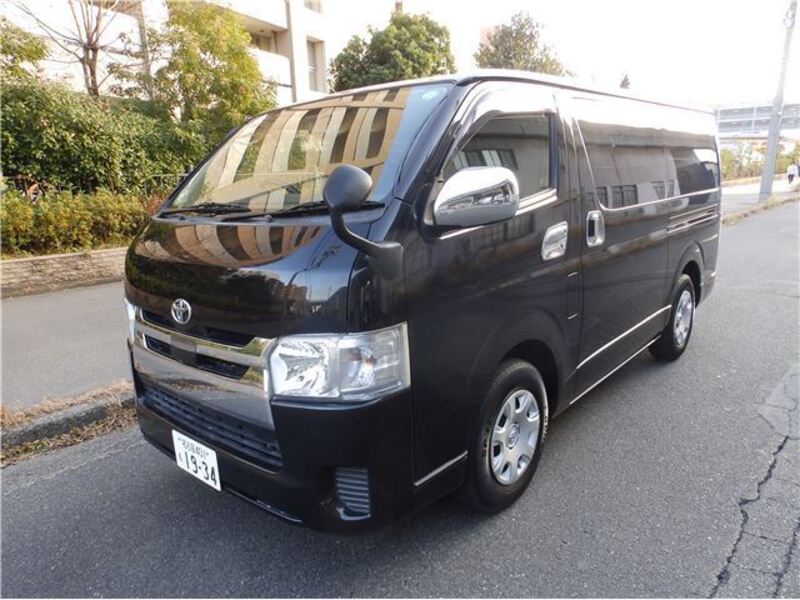TOYOTA HIACE VAN