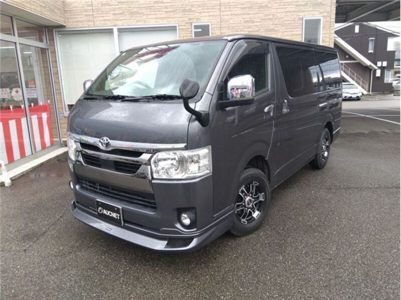 TOYOTA HIACE