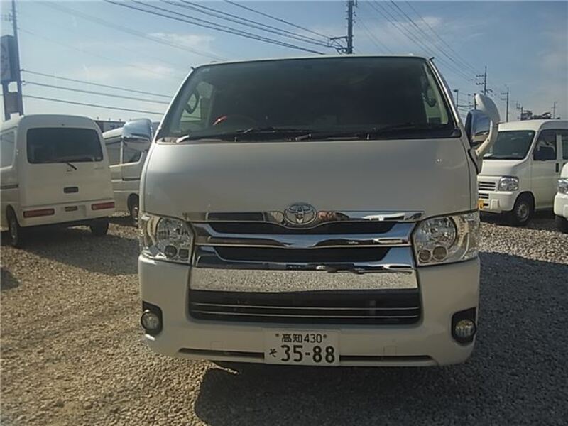 TOYOTA HIACE