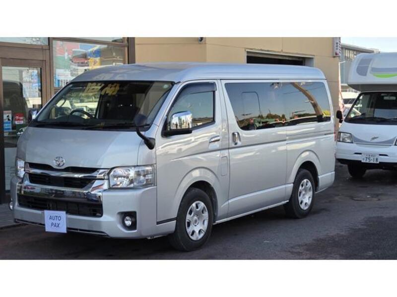 TOYOTA HIACE