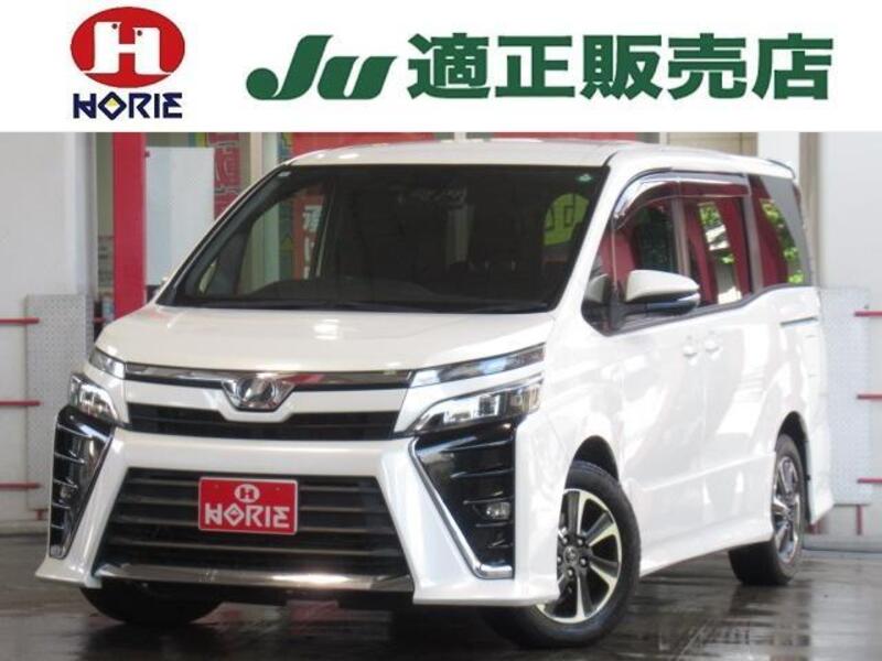 TOYOTA VOXY