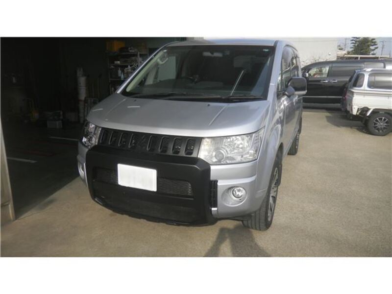 MITSUBISHI DELICA D5