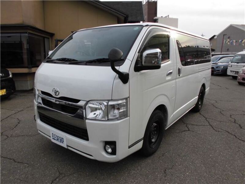 TOYOTA HIACE