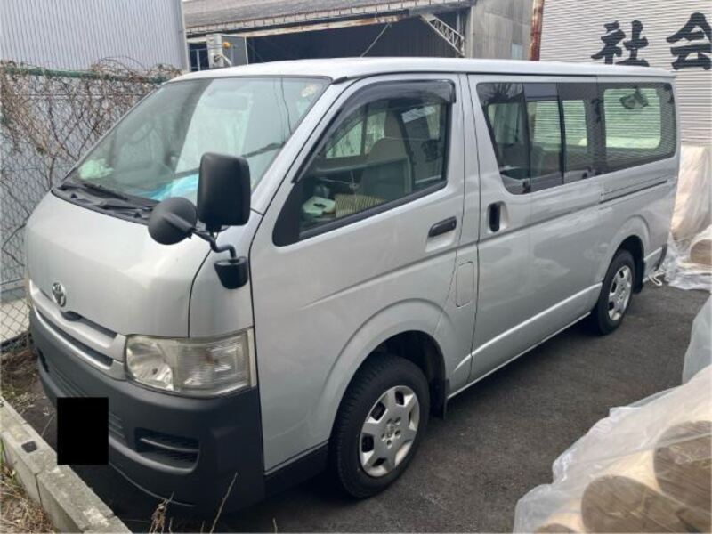 TOYOTA HIACE