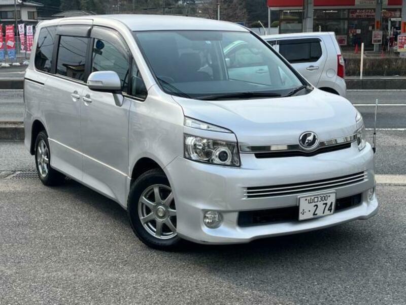 Тойота вокси 2008. Тойота вокси zrr70. Вокси на воссенах 70 кузове. Toyota noah zrr75. Toyota voxy zrr70.