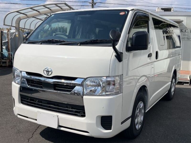 TOYOTA HIACE VAN