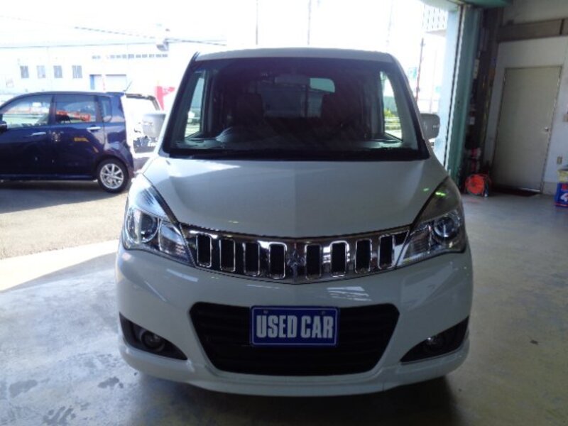 MITSUBISHI DELICA D2