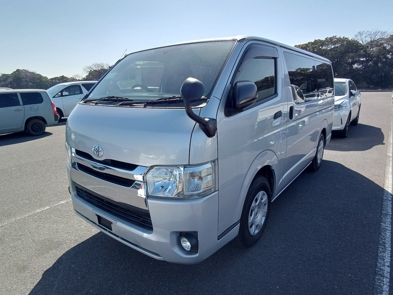 TOYOTA HIACE VAN