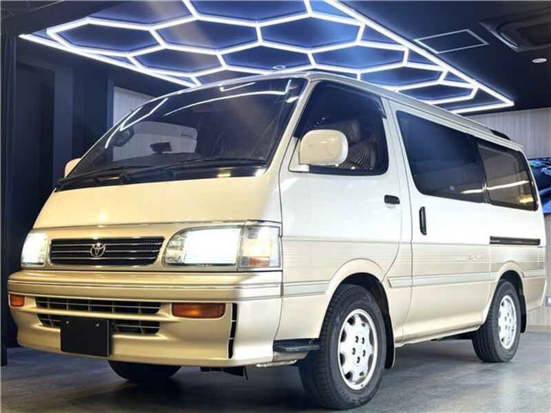 TOYOTA HIACE