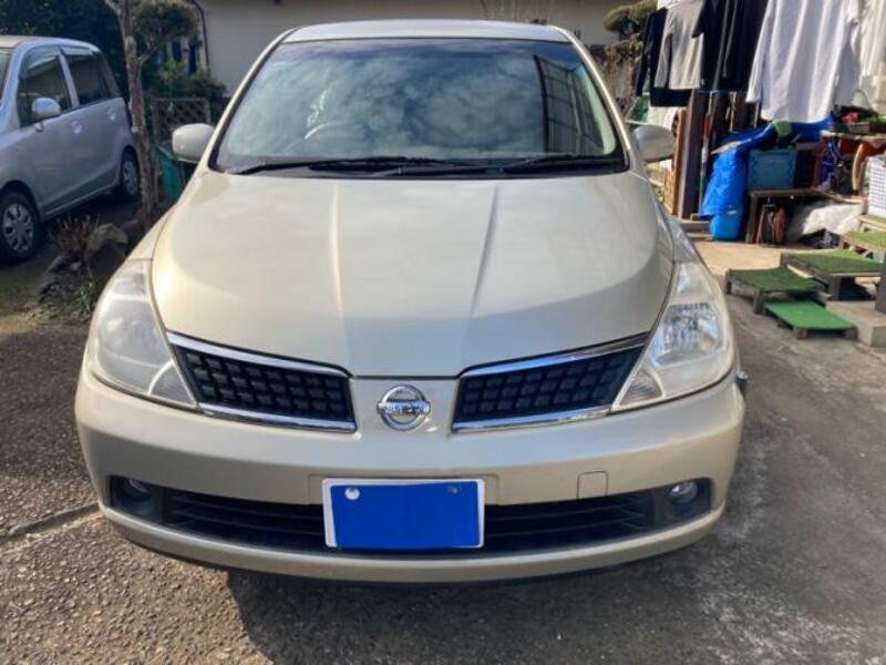 NISSAN TIIDA