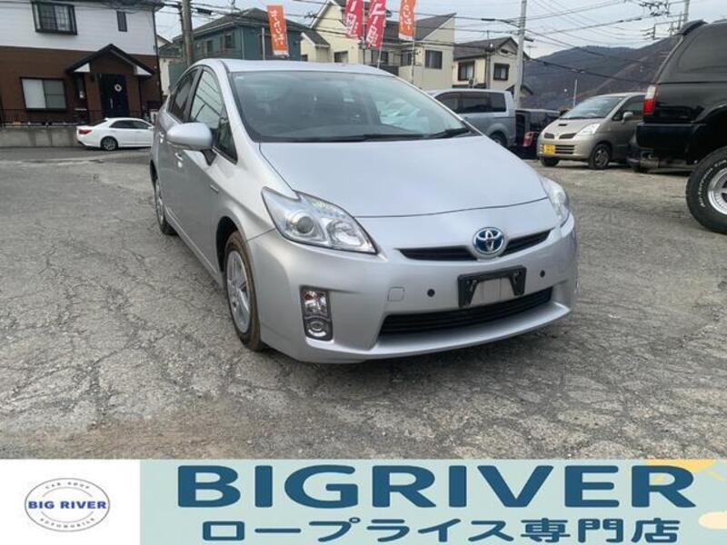 TOYOTA PRIUS