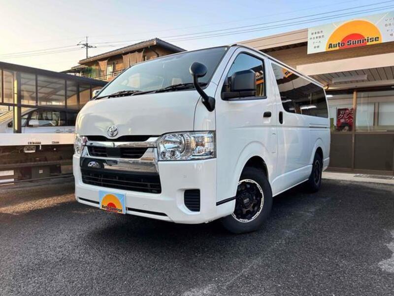 TOYOTA HIACE VAN