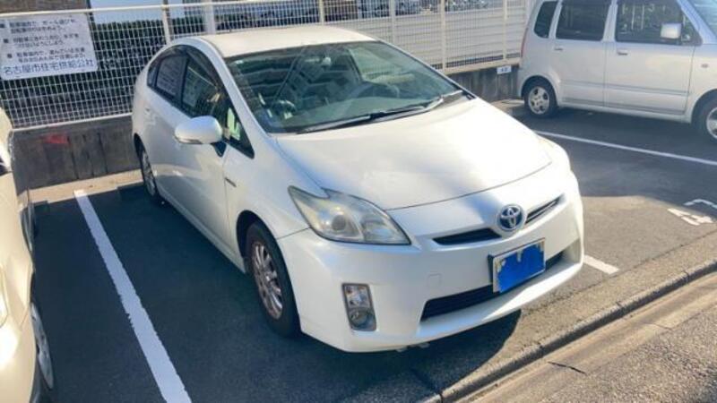 TOYOTA PRIUS