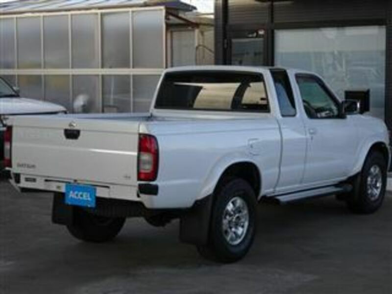 DATSUN PICKUP