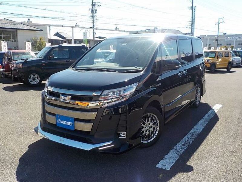 TOYOTA NOAH
