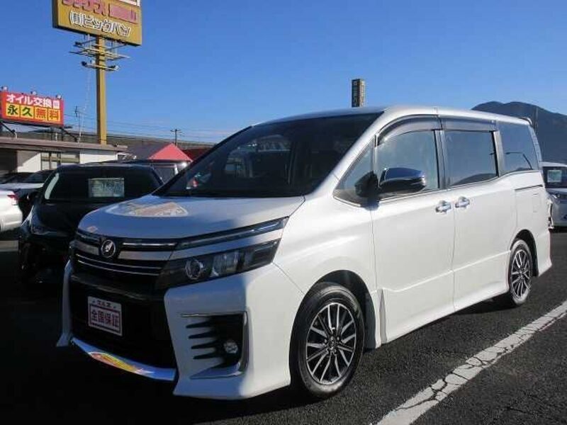 TOYOTA VOXY
