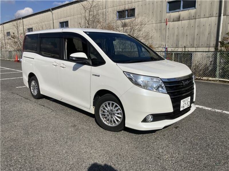 TOYOTA NOAH
