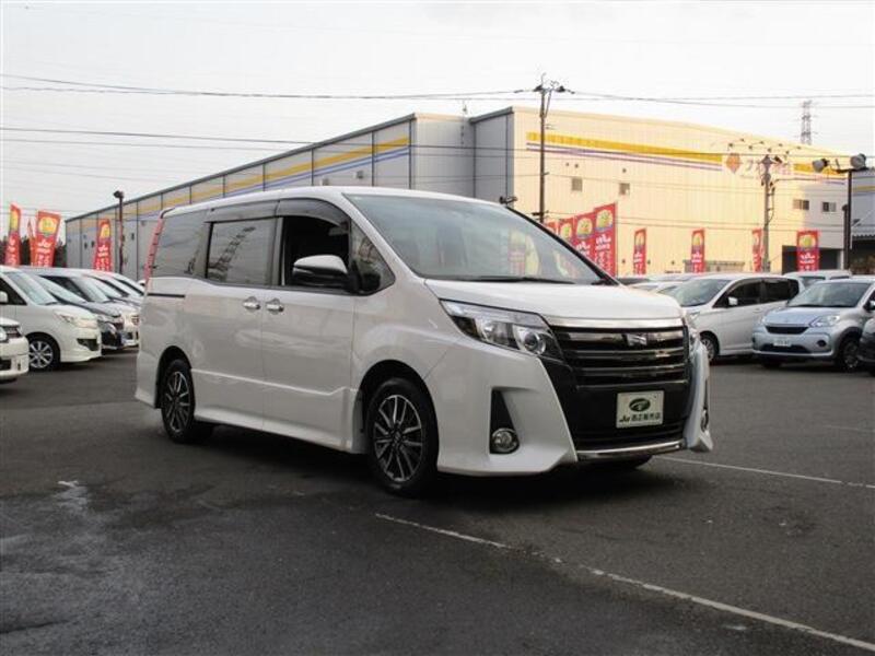 TOYOTA NOAH