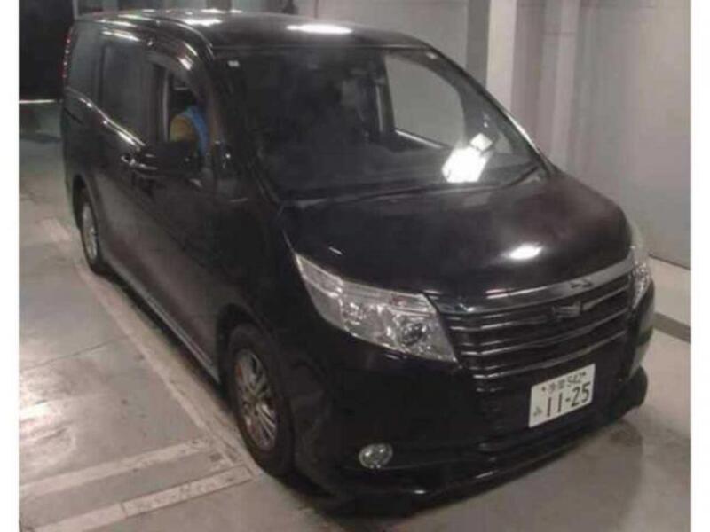 TOYOTA NOAH