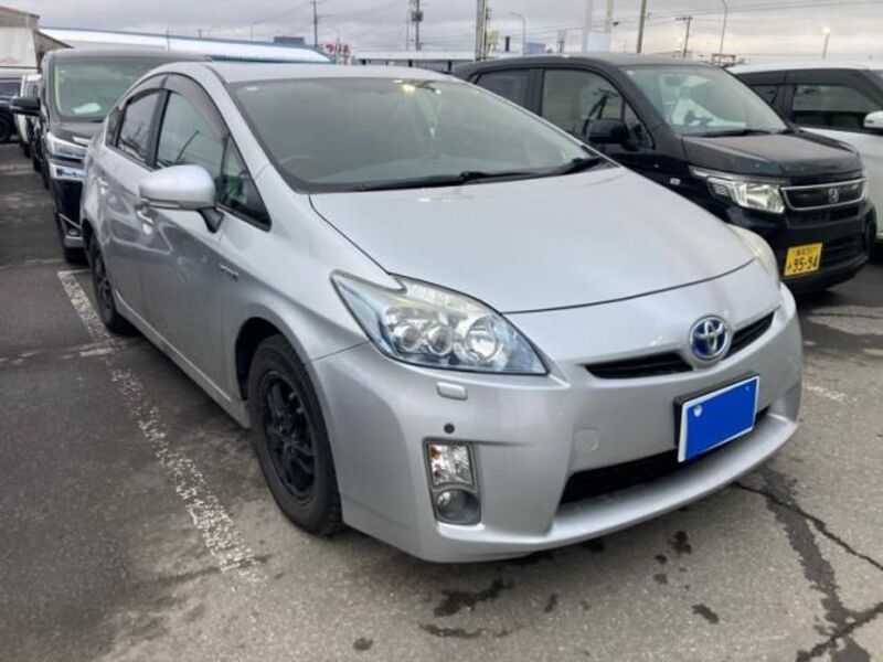 TOYOTA PRIUS