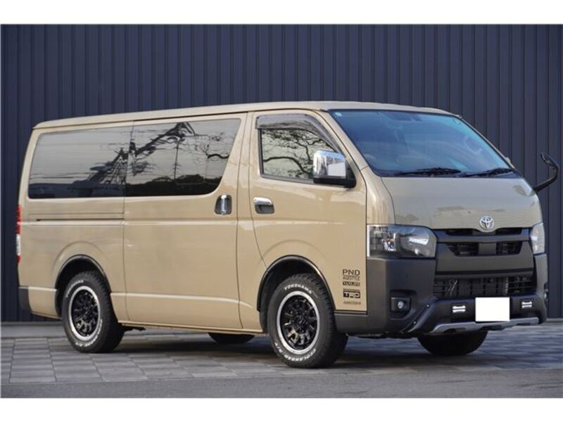 TOYOTA HIACE VAN