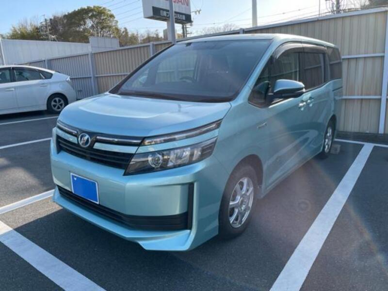 TOYOTA VOXY