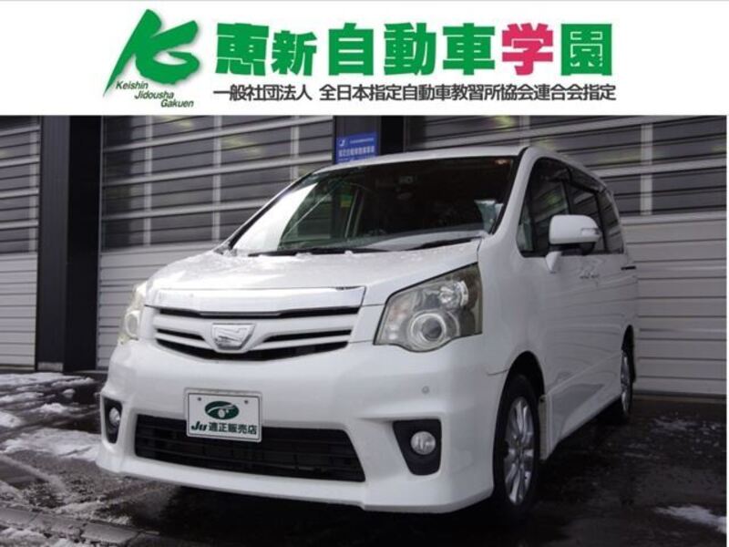 TOYOTA NOAH