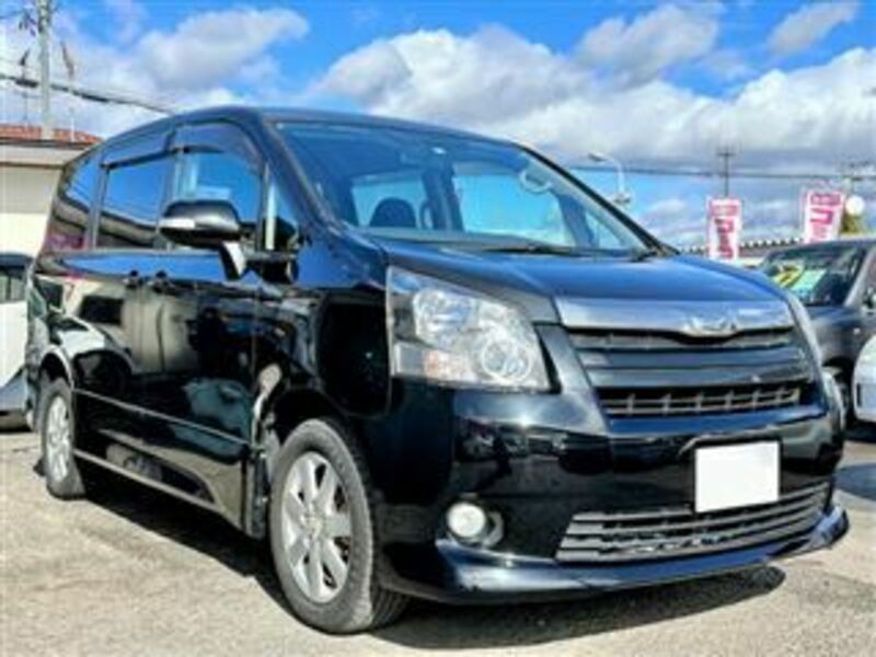 TOYOTA　NOAH