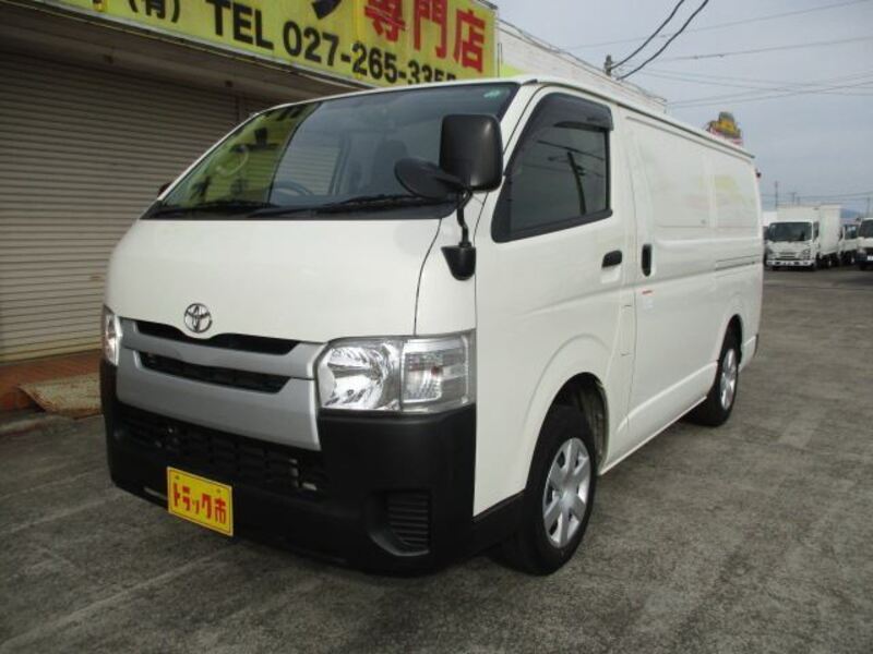 TOYOTA HIACE