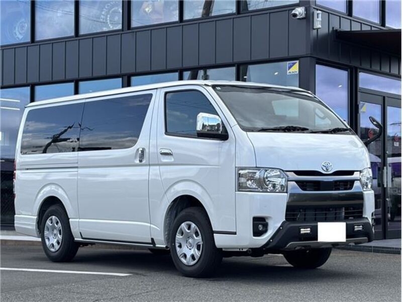 TOYOTA HIACE VAN