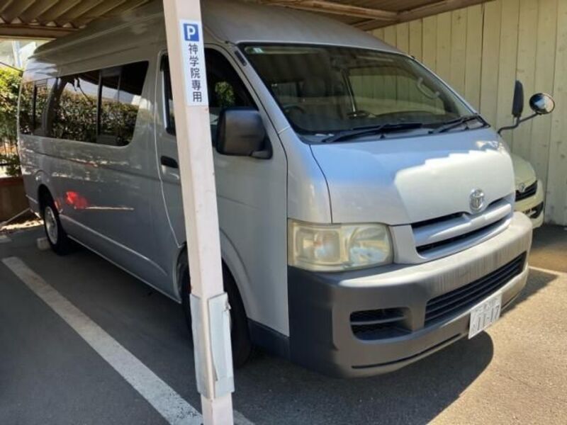 TOYOTA HIACE COMMUTER