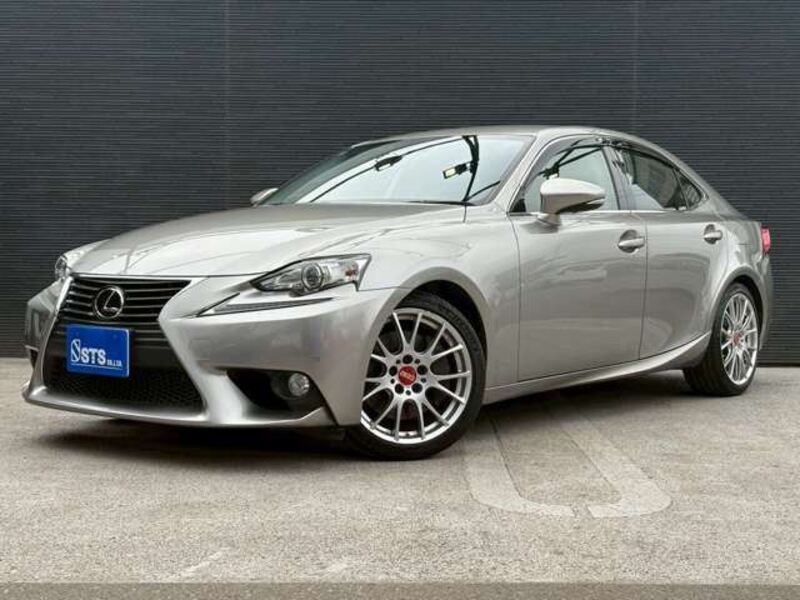 LEXUS IS