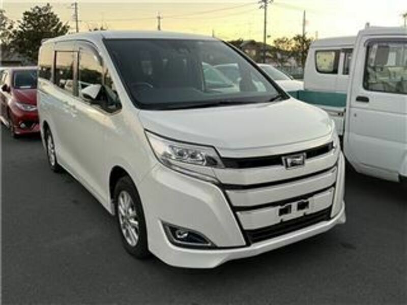 TOYOTA　NOAH