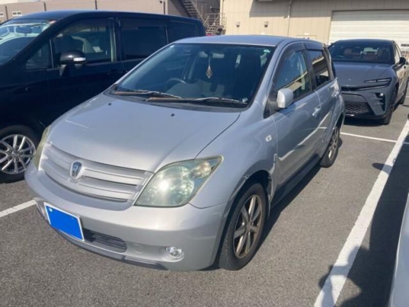 TOYOTA IST