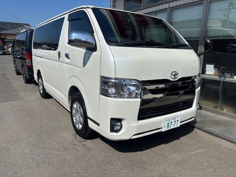 TOYOTA HIACE VAN