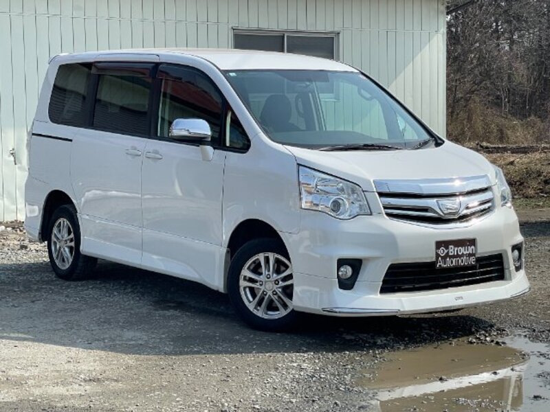 TOYOTA NOAH