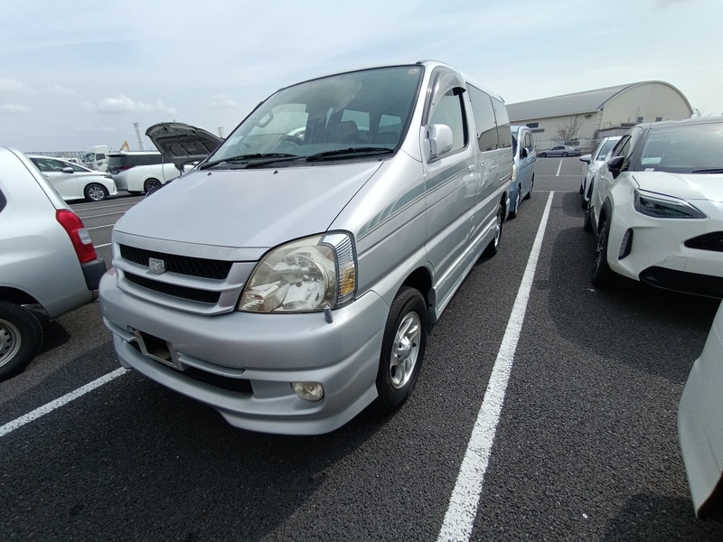 TOYOTA HIACE REGIUS