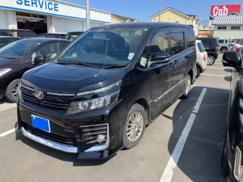 TOYOTA VOXY