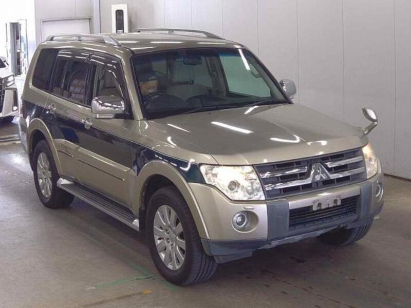 MITSUBISHI PAJERO