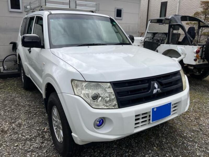 MITSUBISHI PAJERO