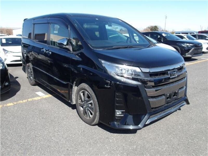 TOYOTA NOAH