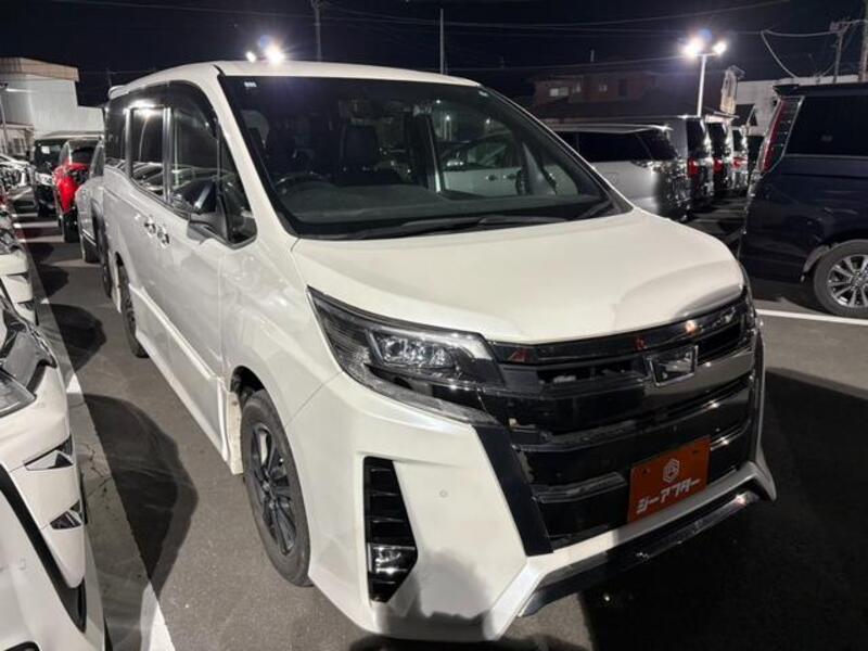 TOYOTA NOAH