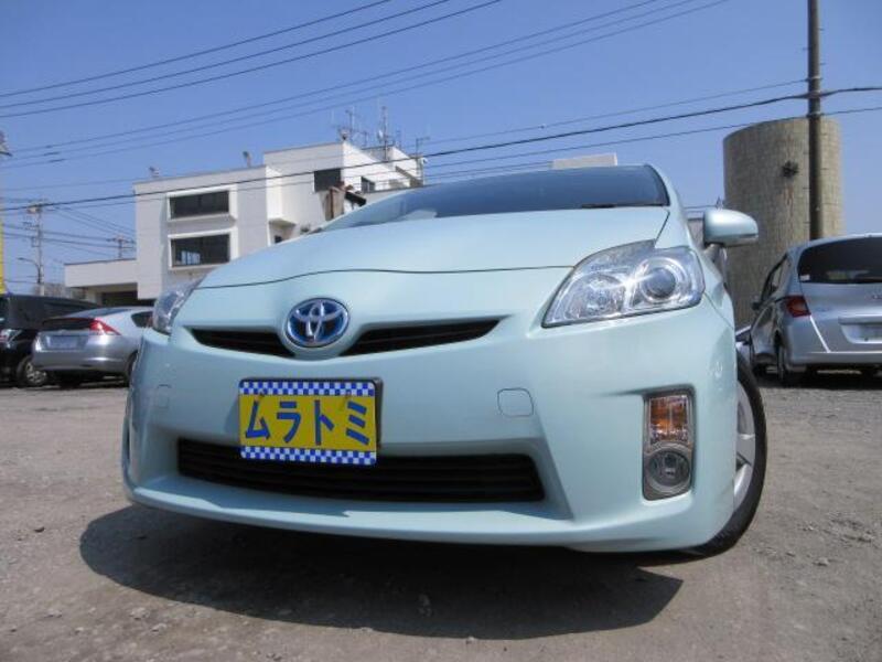 TOYOTA PRIUS