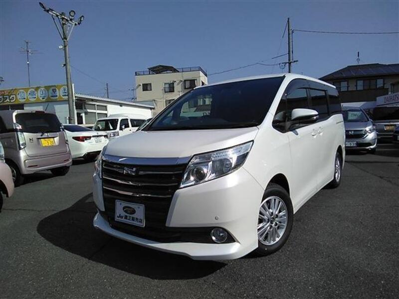 TOYOTA NOAH