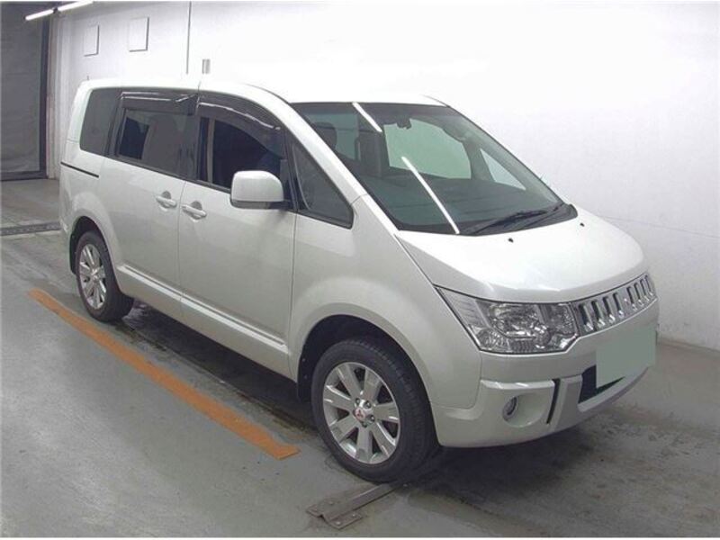 MITSUBISHI DELICA D5