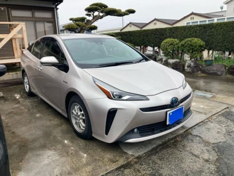 TOYOTA PRIUS