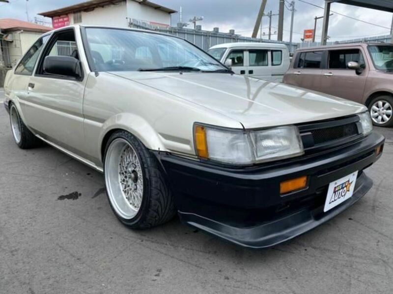 COROLLA LEVIN