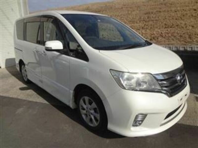 NISSAN　SERENA