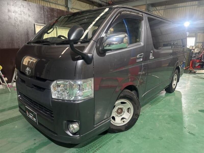 TOYOTA HIACE VAN