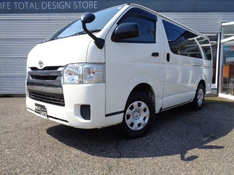 TOYOTA HIACE VAN